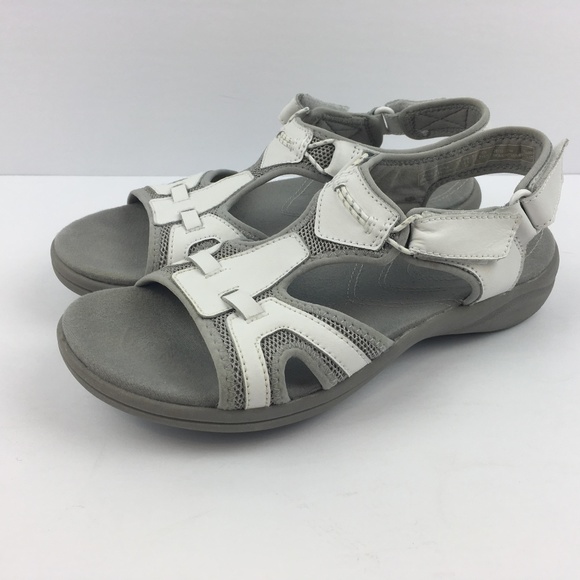 clarks in motion sandals